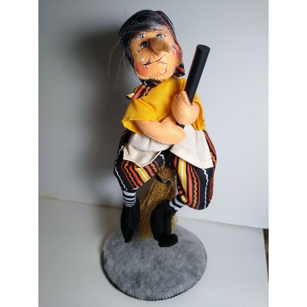 Annalee Witch Artist Doll Halloween Black Orange Yellow 10 Inch Vintage